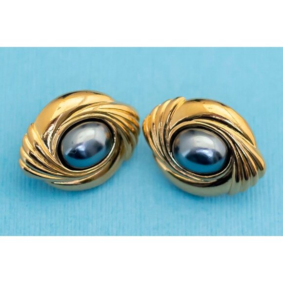 Vintage Goddess Eyes Clip On Earrings by Avon - N14 - Picture 2 of 3